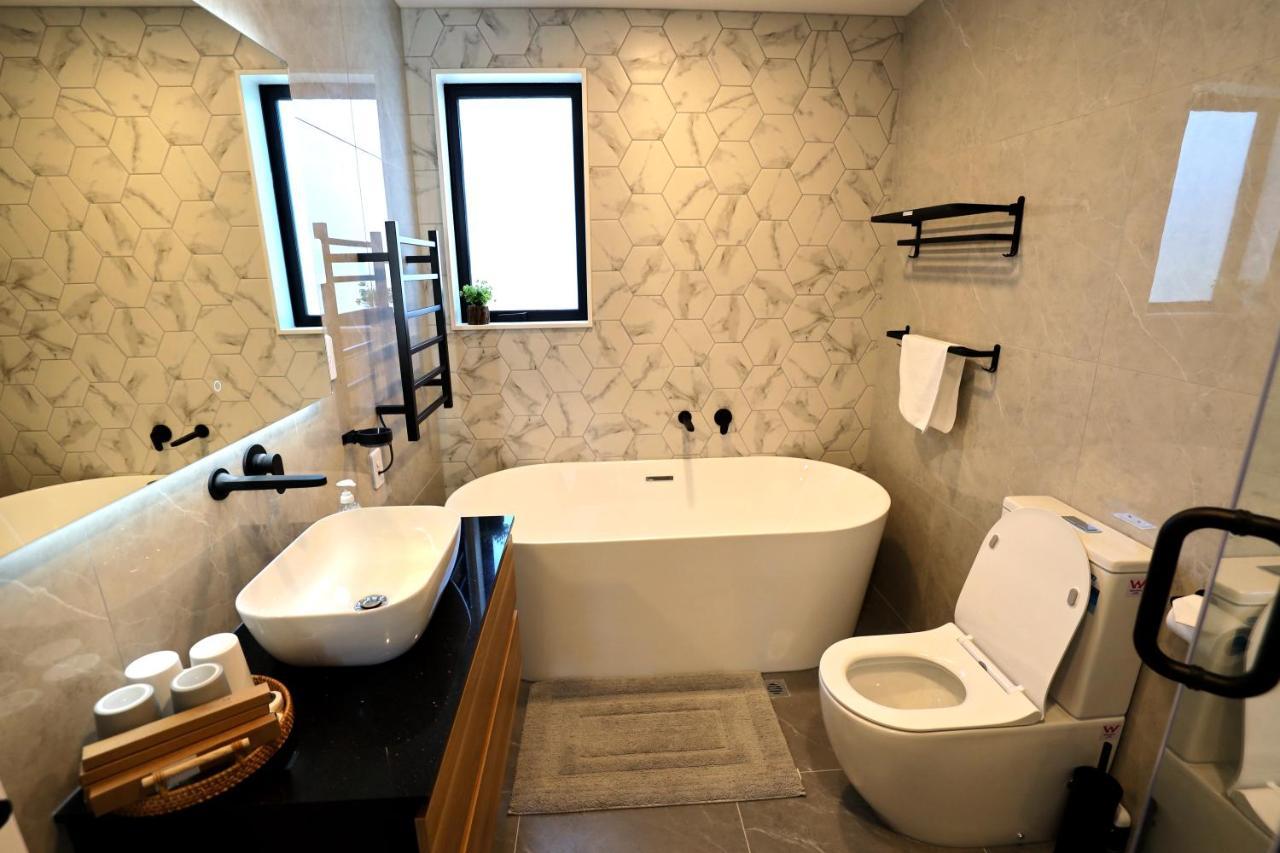 Luxury Brand New Designer Living Apartment โอ๊คแลนด์ ภายนอก รูปภาพ